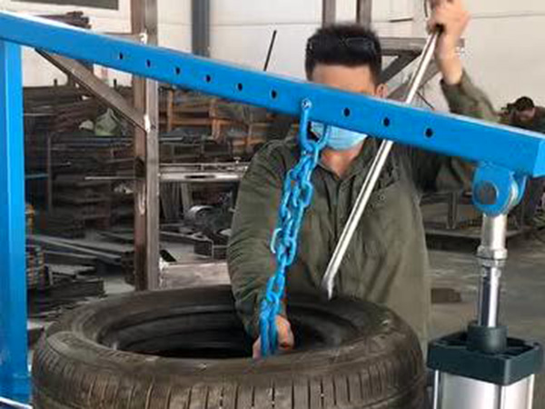 Use of tyre puller
