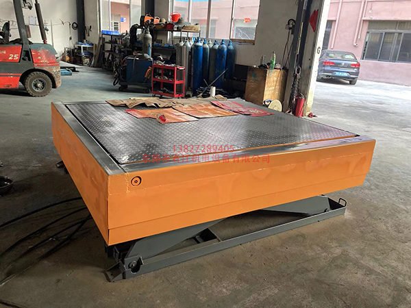 Multi function unloading lifting table